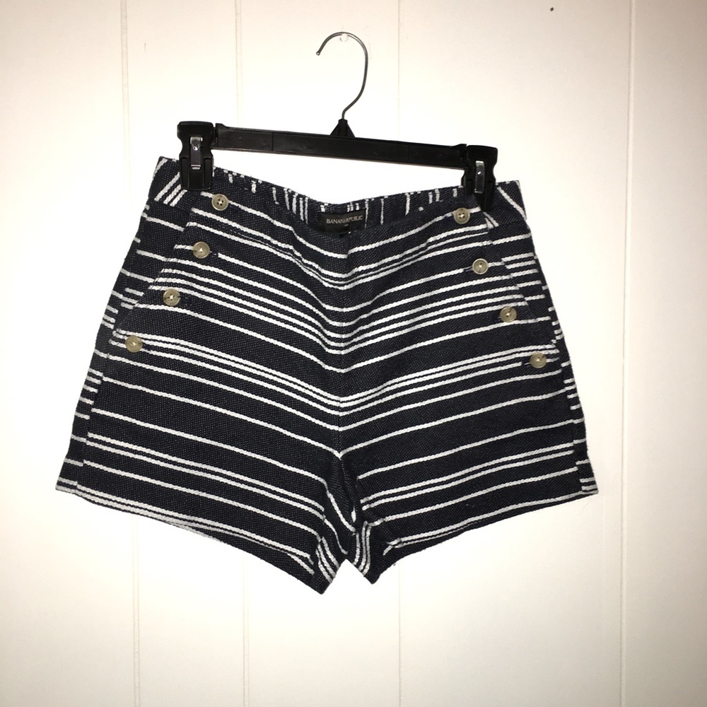 Women’s blue and white Banana Republic shorts size 4.
